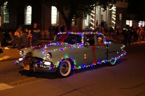 A Few Handy Tips for Christmas Car Decorating How To Decorate A Pick Up Truck For Christmas Parade, Decorate Truck For Christmas Parade, Decorate Car For Christmas Parade, Decorating Car For Christmas, Christmas Car Parade Ideas, Car Christmas Decorations, Christmas Car Decor, Parade Decorations, Car Decoration Ideas