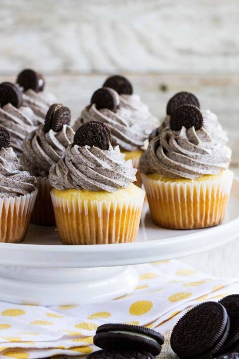 Cookies And Cream Cupcakes, Cookies And Cream Frosting, Cupcake Frosting Recipes, Marshmallow Filling, Cookie And Cream Cupcakes, Oreo Frosting, Vanilla Oreo, Oreo Truffles Recipe, Best Mac N Cheese Recipe