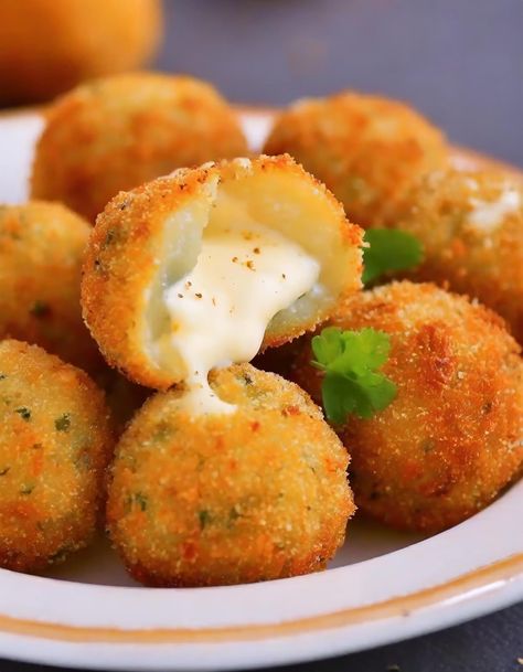 Baked Potato Cheese Balls Potato And Cheese Balls, Baked Potato Bowl, Potato Cheese Balls Recipes, Mashed Potato Balls Baked, Baked Cheese Balls, Cheese Potato Balls, Potato Cheese Balls Recipe, Stuffed Portobello Mushroom, Cheese Balls Recipe