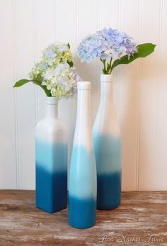 Spray Painted Bottles, Wine Bottle Centerpieces, Old Wine Bottles, Diy Beach Decor, Bottle Centerpieces, Glass Bottle Diy, Diy Glass Bottle Crafts, Wine Glass Art, Glass Bottles Art