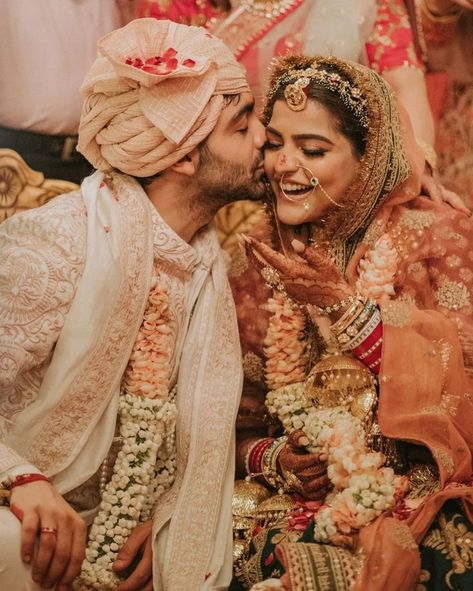 Kritika Khurana Wedding, Bridal Dpz, Kritika Khurana, Indian Wedding Pictures, Bride Groom Photoshoot, Bride Groom Poses, Anand Karaj, Indian Wedding Poses, Bride Photos Poses