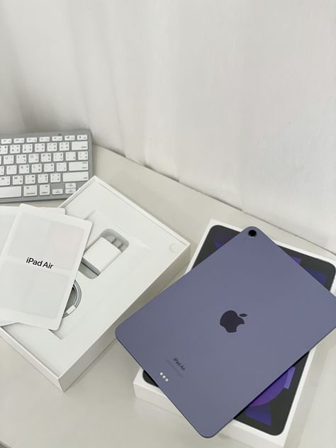 Ipad Vision Board, Ipad Air Aesthetic, Ipad Purple, Macbook Pro Apple, Notebook Notes, Apple Laptops, All Apple Products, Ipad Essentials, Capas Samsung