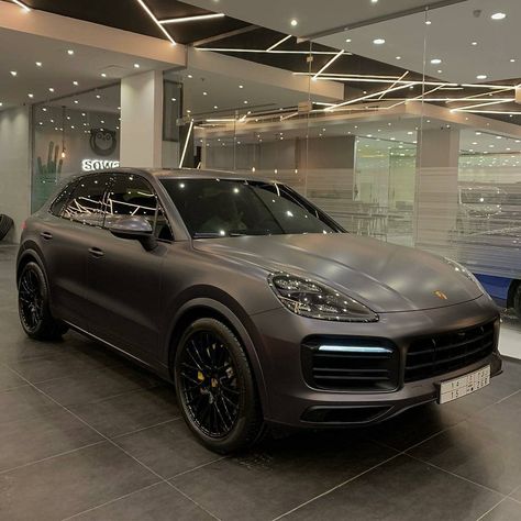 Porsche Suv, New Luxury Cars, Porsche Club, Lux Cars, Car Goals, Volkswagen Touareg, Super Luxury Cars, Pretty Cars, Car Colors