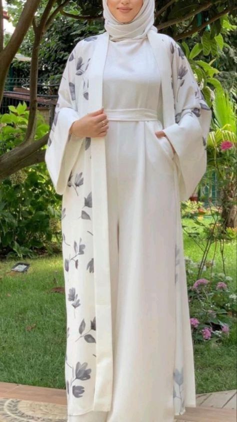 Abaya Designs Latest, Islamic Fashion Dresses, Estilo Hijab, Stile Hijab, Abaya Design, Mode Kimono, Blouse Casual Fashion, Mode Turban, Muslim Fashion Hijab Outfits