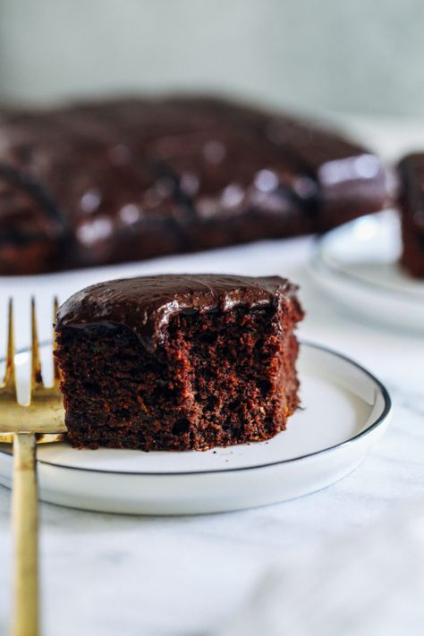 Vegan Chocolate Zucchini Snack Cake Vegan Chocolate Frosting, Cake With Chocolate Ganache, Chocolate Sheet Cake, Zucchini Cake, Chocolate Zucchini, Snack Cake, Vegan Cake, Food Cakes, Sheet Cake