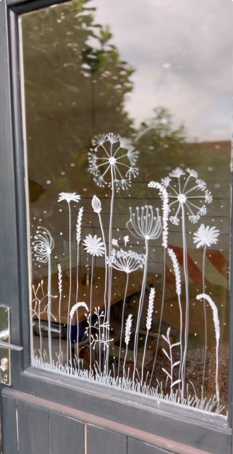 Posca Pens Window Art, Chalk Paint Window Art, Window Chalk Ideas, January Window Painting, Spring Window Art Ideas, Winter Window Chalk Art, Window Art Spring, Window Marker Ideas, Valentines Window Art