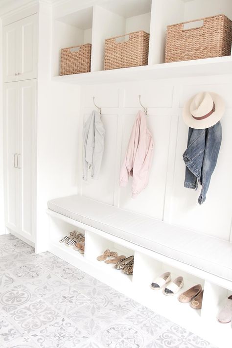 Read More: https://www.stylemepretty.com/living/2018/05/31/if-you-love-white-decor-this-home-will-wow-you/ Shoe Storage Mudroom, Vstupná Hala, Bench Mudroom, Mudroom Organization, Mudroom Entryway, Mudroom Decor, Mudroom Laundry Room, Mudroom Design, Bench Ideas