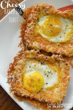 Cheesy Baked Egg Toast plus 19 other Egg Recipes on Capturing-Joy.com Enchiladas Healthy, Egg Benedict, Breakfast Enchiladas, Baked Egg, Breakfast And Brunch, Egg Toast, Hash Browns, Diet Vegetarian, Idee Pasto Sano