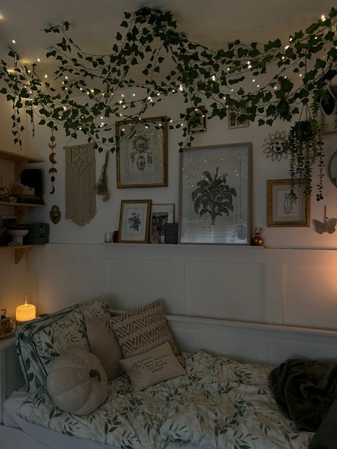 My bedroom Vine Decoration Bedroom, Room Ideas Vines And Fairy Lights, Vines In Bedroom Ideas Cozy, Wall Vines Bedroom Aesthetic, Boho Bedroom Vines, Vines In Bedroom High Ceiling, Hanging Ivy Bedroom Corner, Vibes And Fairy Lights Bedroom, Vine Hanging From Ceiling