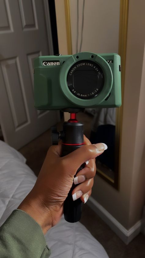 Black Women Vlogging, Canon Vlog Camera, Camera Vlog Aesthetic, Vision Board Camera, Youtube Camera Aesthetic, Vlogging Camera Aesthetic, Canon G7x Mark Ii Photography, Vlog Camera Aesthetic, Canon G7x Mark Ii Aesthetic