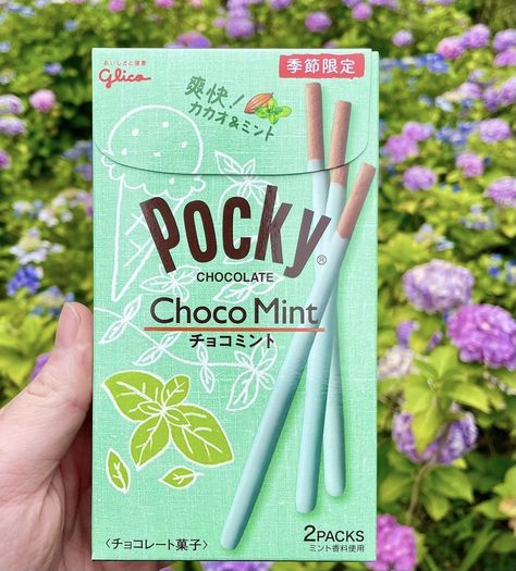 Japanese Snacks Aesthetic, Pocky Aesthetic, Pocky Sticks, Japan Snacks, Candy Drinks, Korean Snacks, Asian Snacks, Cute Snacks, Delicacy Food