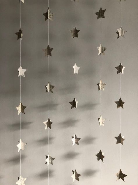 DIY Paper Stars Mobile: A Creative and Easy Craft Project Star Room Decor, Star Hanging Decorations, Paper Star Garland, Website Bio, Stars Decor, Winter Wedding Decor, Wall Decor Party, 3d Stars, Paper Wall Decor