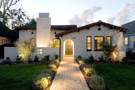 Inviting Spanish style home gets refreshed in Southern California Modern Spanish Style Homes Exterior, Spanish Style Home Exterior, Modern Spanish Style Homes, Modern Spanish Style, Mediterranean Homes Exterior, Spanish Revival Home, Mediterranean Mansion, Mediterranean House Plans, Mediterranean Architecture