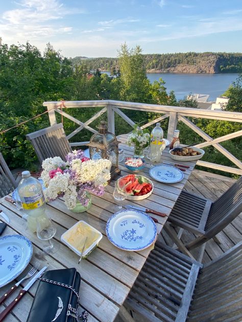 Stockholm Food, Stockholm Summer, Summer Stockholm, Scandinavian Summer House, Hamptons Aesthetic, Mat Aesthetic, Swedish Summer, Scandinavian Summer, Hamptons Summer