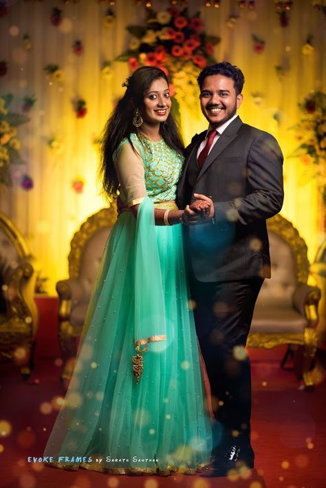 Bride Groom Stills, Reception Poses For Bride, Indian Couple Reception Photoshoot, Couples Photoshoot Marriage, Couple Photography Poses Reception, Wedding Reception Stills, Marriage Couple Stills, Couple Stills For Engagement, Reception Poses Indian