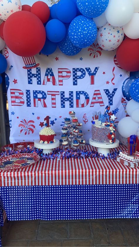 fourth of July birthday ideas. Sparklers in the cake, cupcake smash cake, firecracker cupcakes, july top hat cupcakes Firecracker Cupcakes, Cupcake Smash Cakes, Usa Party, July Birthday, Cookie Designs, Cake Smash, Cake Cookies, 1st Birthday Parties, Fourth Of July