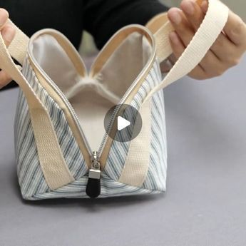 Sewing Bags Diy, Zippered Tote Bag Pattern, Diy Bag Patterns, Diy Fabric Purses, Tote Bag Sewing Tutorial, Tote Bag Diy Pattern, Sewing Pouch, Upholstery Bag, Diy Shoulder Bag