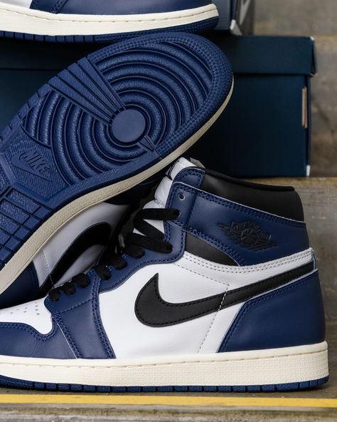 Aaaarrreee youuuu ready?! The @nike & @jumpman23 Jordan 1 High OG “Midnight Navy” has arrived with a full leather Navy, Black & White upper inspired by the iconic “Chicago” colour blocking. Releasing midnight tonight online in Men’s and Grade School sizes. Sizes 8.5-15 in Men’s & 4Y-7Y in GS will be up for grabs! Set your alarms! laced.com.au #nike #nikeair #nikeairjordan #jordans #aj1 #midnightnavy #jordan1highmidnightnavy #sneakers #jumpman #jumpman23 #laced #lacedbrisbane Jordan Midnight Navy, Jordan 1 Midnight Navy, Mens Jordans, Blue Nike Shoes, Navy Blue Outfit, Black Jordans, Navy Outfit, Jordan 1 High Og, Air Jordan 1 Retro High Og