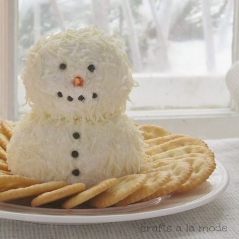 Party Food Winter, Snowman Cheese Ball, Snowman Cheeseball, Winter Onederland Birthday Party, Winter Onederland Party, Onederland Birthday Party, Winter Birthday Parties, Winter Onederland Birthday, Cheese Ball Recipes