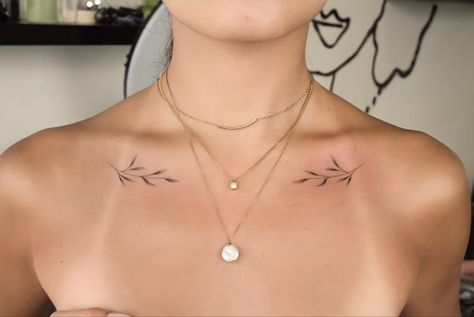 Minimalist Collar Bone Tattoos For Women, Minimalistic Collar Bone Tattoo, Collar Bone Tattoo Dainty, Shoulder Line Tattoos For Women, Dainty Tattoos Collar Bone, Leaf Tattoo Collar Bone, Under The Collar Bone Tattoo, Women’s Collar Bone Tattoos, Pretty Collar Bone Tattoos