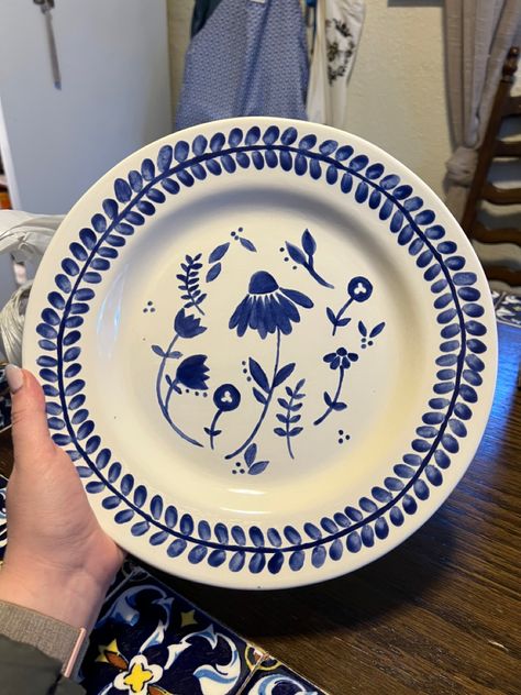 Ceramic Plate Set Dinnerware, Bowl Painted Pottery, Paint Your Own Pottery Chip And Dip, Pattern Pottery Painting, Plates Pottery Painting, Blue Pottery Designs Pattern Diy, Intricate Pottery Painting, Porcelain Bowl Painting, Pottery Painting Vintage