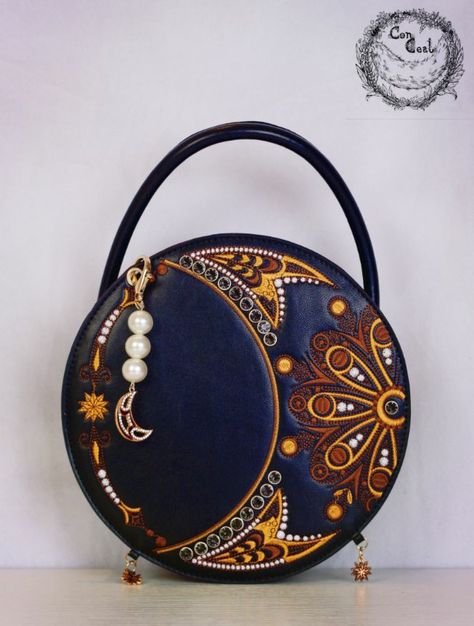 Ankara Bags, Leather Bag Pattern, Diy Bag Designs, Painted Bags, Embroidery Bags, Pretty Bags, Embroidered Bag, Leather Bags Handmade, Denim Bag