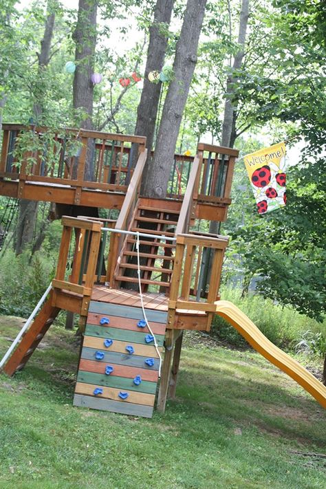 Simple Treehouse, Treehouse Plans, Backyard Treehouse, Playhouse Design, Backyard Playset, Building A Treehouse, Tree House Plans, Tree Fort, Tree House Diy