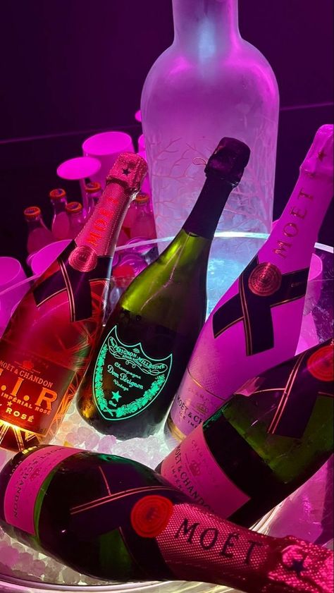 Don Perignon, Rauch Fotografie, Party Night Club Aesthetic, Night Club Aesthetic, Pretty Alcoholic Drinks, Nightclub Aesthetic, Party Night Club, Alcohol Party, Alcohol Aesthetic