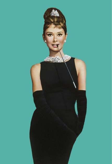 Audrey Hepburn Style Icon, Tiffanys Party Ideas, Breakfast At Tiffany's Costume, Breakfast At Tiffanys Party Ideas, Tiffany Costume, Party Breakfast, Aubrey Hepburn, Audrey Hepburn Photos, Tiffany Party