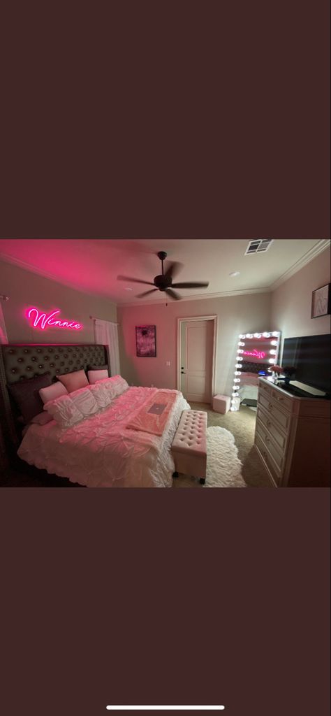 Cute Bedrooms For Women, Room For Women Bedroom, Buchifresa Room Ideas, Girly Rooms Ideas, Buchifresa Room Decor, Pink Baddie Bedroom Ideas, Room Ideas Girly Pink, Bedroom Decoration Ideas For Women, Room Decor Ideas Baddie