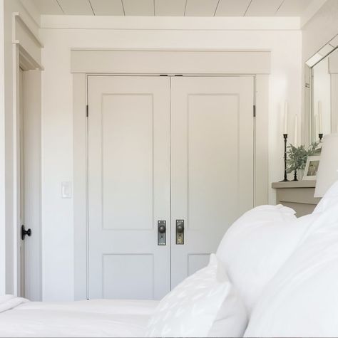 Stunning Paint Color Combinations for Contrast Trim – Welsh Design Studio Millwork Doorway Door Casing, Trim For White Walls, Contrast Trim Bedroom, Contrast Trim Living Room, White Walls Painted Trim, Reverse Trim Paint, Contrasting Trim Paint, Bathroom Moulding, Contrast Trim Colors