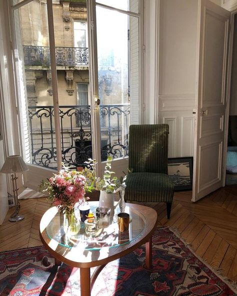 French Home Decor Parisian Apartment, French Style Interior Design, Parisian Living Room, Parisian Apartment Decor, French Style Interior, Parisian Decor, Parisian Interior, French Interior Design, French Apartment