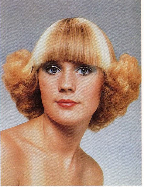 What a horrible dye job! 1970 Hairstyles, Estilo Kitsch, 70 Hairstyles, Retro Haircut, 1970s Hairstyles, Mushroom Hair, 70s Hair, Bad Haircut, Hair Brained