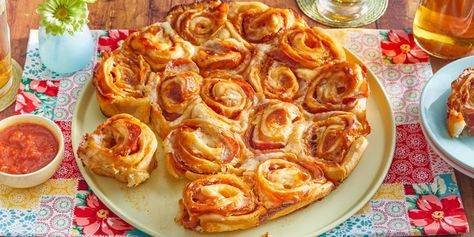 Video player poster image Pepperoni Pizza Rolls, Pizza Roll Recipe, Refrigerated Pizza Dough, Pepperoni Rolls, Pinwheel Recipes, Pizza Rolls, After School Snacks, Perfect Appetizers, Pull Apart