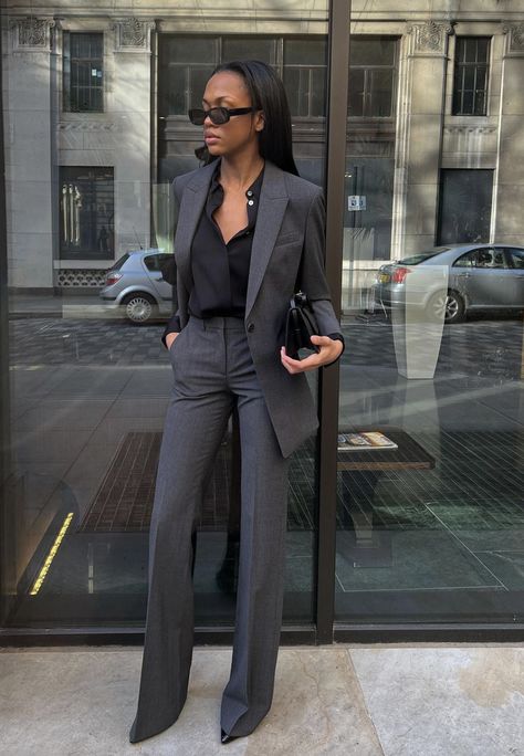 Business Formal Outfit, Corporate Attire Women, Cute Professional Outfits, Interview Outfits Women, Interview Outfits, Outfit Elegantes, Classy Business Outfits, Business Professional Outfits, Lawyer Fashion