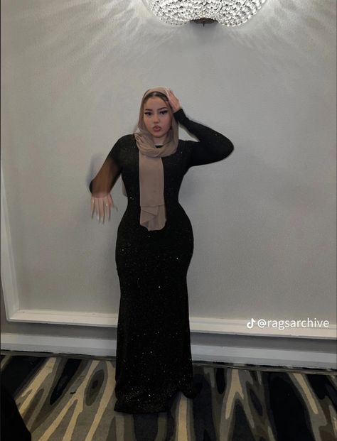 Hijabi Bodycon Dress, Grad Dresses For Hijabis, Black Prom Dresses Modest, Hijabi Fancy Outfit, Modest Prom Dresses With Sleeves Classy, Grad Dresses Long Sleeve, Prom Hijab Dresses, Veiled Dresses Soiree, Black Prom Dress Modest