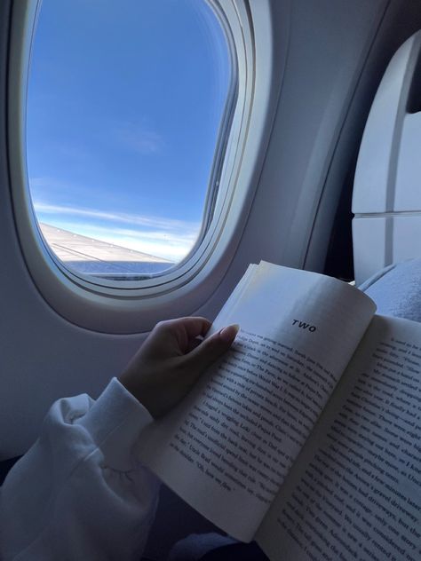 Reading Inspo Aesthetic, Plane Vision Board, 2024 Vision Board Reading, Booktok Pictures, Read Vision Board, Vision Board Books, Aesthetic Pictures Of Books, Anglais Aesthetic, Travel Reading Aesthetic