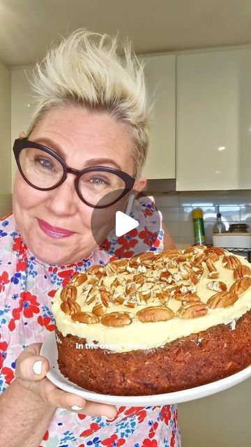 Stephanie Joy de Sousa on Instagram: "🥕 **Very Easy Carrot Cake using 1’s and 2’s!** 🥕
Comment “RECIPE” below and I’ll send you a message with a link to the recipe. 

Hey there! Are you ready to bake the easiest, most delicious carrot cake ever? This recipe is a breeze and perfect for anyone who loves a good homemade treat. Whether you’re a baking newbie or a seasoned pro, you’ll love how simple and tasty this cake is. 

Enjoy your delightful carrot cake! It’s perfect for a cosy afternoon tea or a special treat anytime. 🍴

#Baking #CarrotCake #EasyBaking #HomeBaking #DeliciousDesserts #QuickRecipes #ComfortFood #YummyTreats #StephCooksStuff #EasyRecipe" Carrot Cake Decoration, Fruit Cake Recipe Easy, Bread Without Yeast, Cake Receipe, Carrot Cake Recipe Easy, Carrot Cakes, Frosting Recipes Easy, Easy Carrot Cake, Log Cake