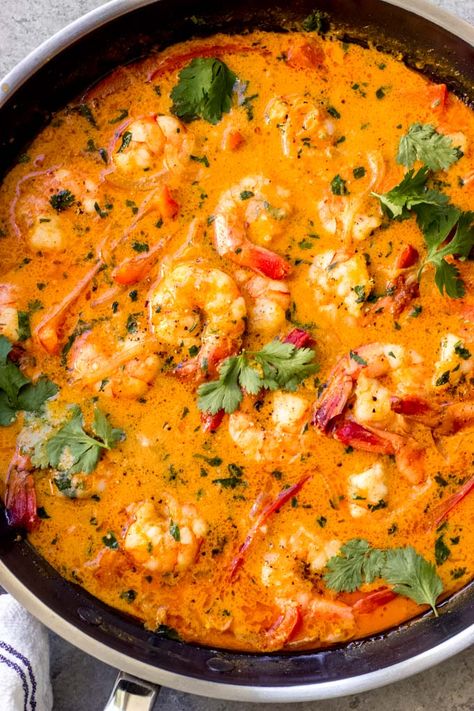 The most delicious red curry shrimp! You'll want to eat the sauce by a spoonful. #shrimpcurry #redcurrysauce Antinflammatory Recipes, Coconut Curry Noodle Soup, Chicken Vegetable Curry, Food Starters, Red Curry Shrimp, Beef Kofta, Red Curry Noodle Soup, Curry Noodle Soup, Soup With Vegetables