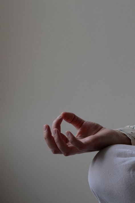 Kundalini Yoga Aesthetic, Qigong Aesthetic, Kundalini Aesthetic, Yogi Aesthetic, Mudras Yoga, Aesthetic Meditation, Kundalini Shakti, Meditation Pictures, Photo Yoga