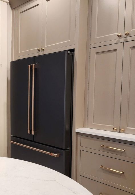 Ge Cafe Appliances In Kitchen, Kitchen With Matte Black Appliances, Matte Black Cafe Appliances, Kitchen With Dark Appliances, Black And Gold Appliances Kitchen, Beige And Black Kitchen Ideas, Cafe Matte Black Appliances, Black And Gold Appliances, Cafe Appliances Matte Black