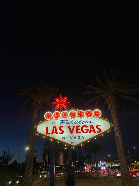 Las Vegas Sign Wallpaper Background 90s Las Vegas, Las Vegas 2000s, Vegas Sign Aesthetic, Vegas Aesthetic Night, Las Vegas Aesthetic Night, Las Vegas Background, Las Vegas Wallpaper, Las Vages, Vegas Wallpaper