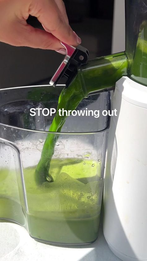 STOP throwing out your green juice pulp ✋ .#juice #greenjuice #juice #juicerecipe #healthy #healthyrecipe #plantbased #vegan #plantbaseddiet #zerowaste #juicepulp #juicing #eatmoreplants #veganrecipes #veganrecipe | PlantYou | Reels Healthy Juicer Recipes, Green Smoothie Cleanse, Greens Powder, Juice Cleanse Recipes, Healthy Lunch Snacks, Smoothie Cleanse, Juicer Recipes, Healthy Drinks Smoothies, Smoothie Diet Plans