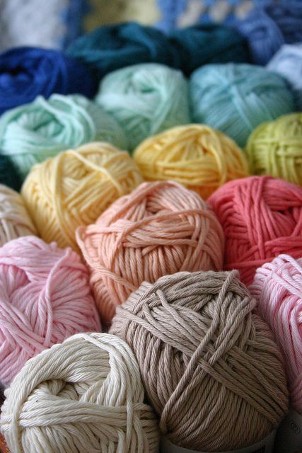 Lanas de colores Coco Rose Diaries, Balls Of Yarn, Yarn Storage, Thread & Yarn, Yarn Thread, Yarn Stash, Cotton Ball, Knitting Inspiration, Yarn Colors