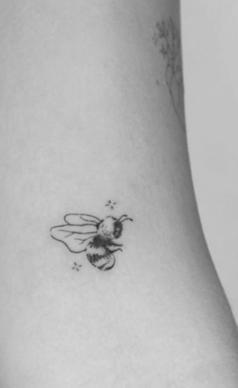 Bee Keeper Tattoo, Bee Behind Ear Tattoo, Fineline Bumblebee Tattoo, Fine Line Honey Bee Tattoo, Bee Landing On Flower Tattoo, Dainty Bumble Bee Tattoo, Small Bumblebee Tattoo, Winnie The Pooh Bee Tattoo, Cute Bumblebee Tattoo