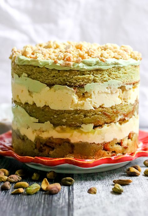 Momofuku Milk Bar Pistachio Layer Cake | Joanne Eats Well With Others Milkbar Cake Recipe, Milk Bar Style Cake, Milkbar Cake, Pistachio Frosting, Momofuku Cake, Momofuku Recipes, Milk Bar Recipes, Momofuku Milk Bar, Christina Tosi