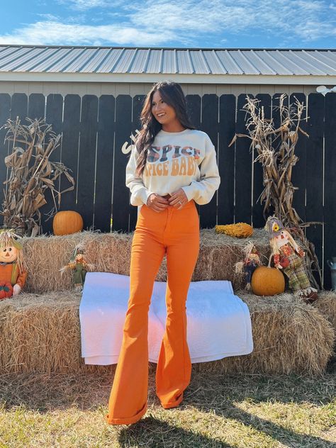 Orange Bottoms Outfit, Orange Bell Bottoms Outfit, Orange Pants Outfit, Bell Bottoms Outfit, Orange Jeans, Orange Pants, Western Outfit, Outfit Inspired, Country Concert Outfit