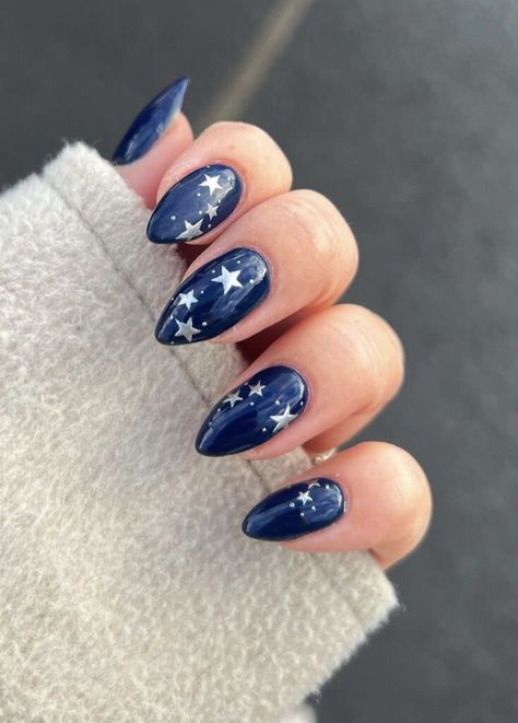 Маникюр Taylor Swift Christmas Nails, Eras Tour Nails Midnight, Taylor Swift Nails Midnights, Taylor Nails Inspired, Nail Ideas Taylor Swift, Midnights Era Nails, Taylor Swift Nails Short, Simple Taylor Swift Nails, Nail Inspo Taylor Swift