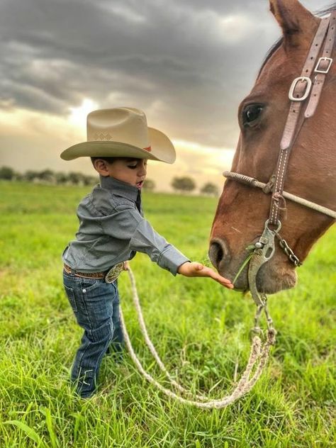 Western Baby Pictures, Country Boy Outfits, Western Baby Names, Country Baby Boy, Cute Country Couples, Mexican Babies, Horse Hoodies, Western Babies