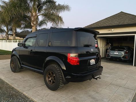 Joey Abundiz on Instagram: “I’m getting tons of DMs about the Element set up. I have a @aerogenics lift kit. 1.5s in the front and 1.0s in the rear.. wheels are a…” Lifted Honda Element, Honda Element Camping, 2006 Honda Pilot, Scion Xb, Chevy Express, Honda Element, Honda Ridgeline, Honda Pilot, Lift Kits